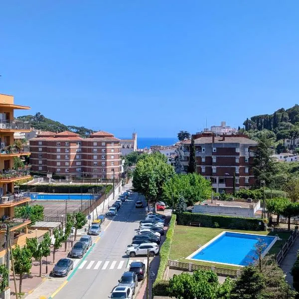 Charming Attic with Pool and Seaviews, hotel v destinácii Arenys de Mar