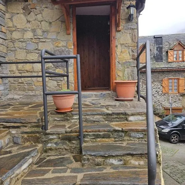Spacious House in Canejan with Mountain View, hotel en Caneján