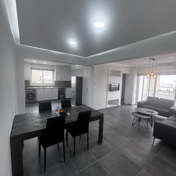 Lux Apartments, hotel in Larnaka