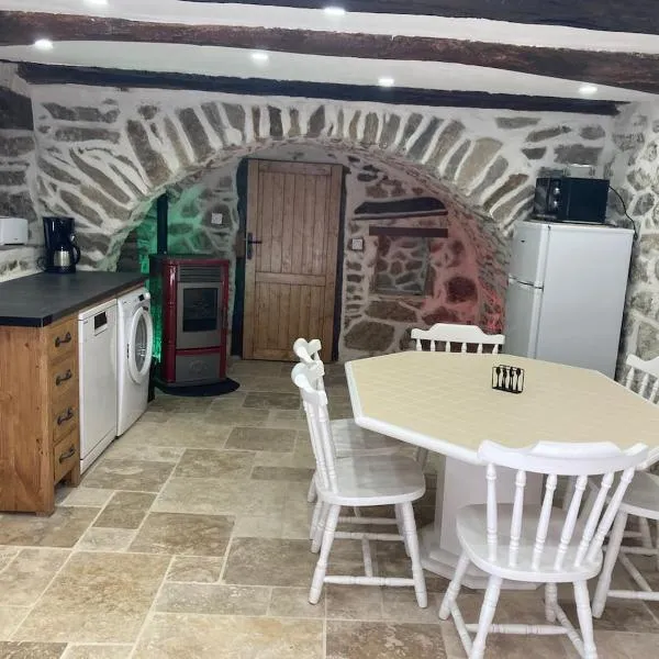 Gîte dans maison ardéchoise de caractère, hotel in Beaumont