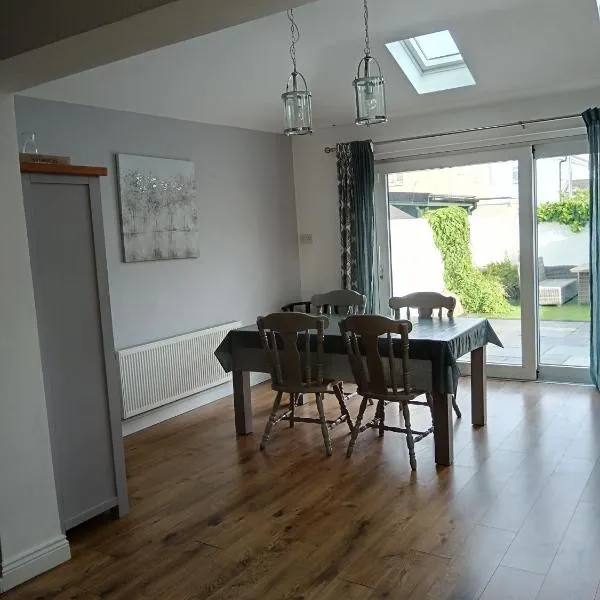 4 Bed Modern Spacious House South Dublin, hotell i Dublin