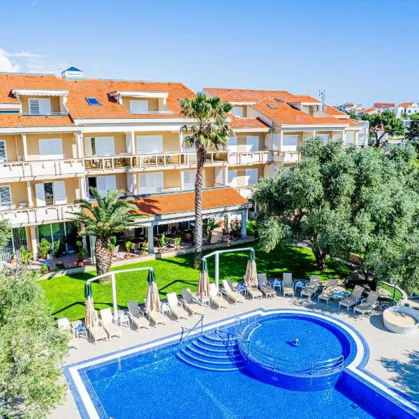 Resort Trcol, hotel v Novalji