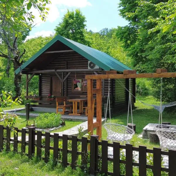 Cabin House Dubovik、ツェティニェのホテル