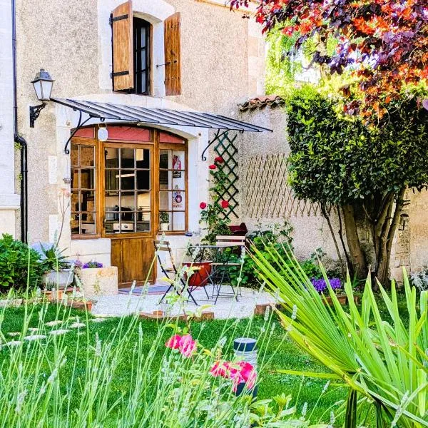 Maison Chinsa, hotel em Saint-Angeau