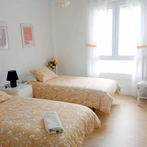 Aroa's Home -Sirimiri Apartments-, hotel in Zumaia