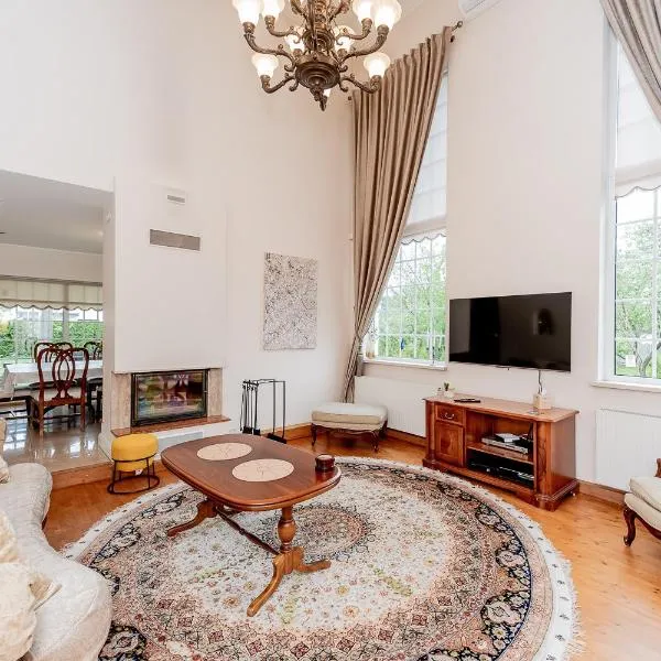 Luxury Villa in Pärnu, walking distance from the beach and city centre, hotel in Pärnu