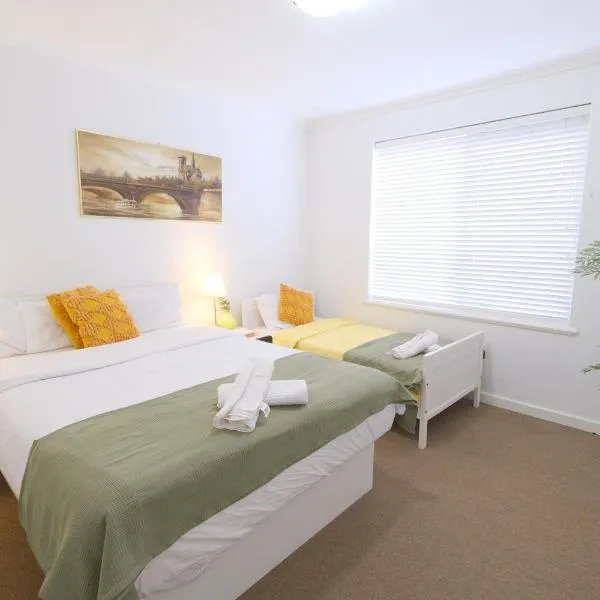Relaxing Two-Bedroom Retreat Near the Airport, hotel v destinaci Perth