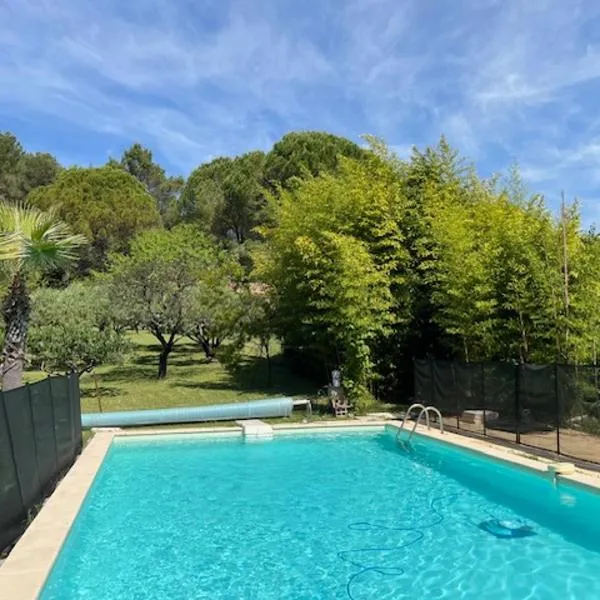 Maison avec piscine et Sauna, hotel in Bagard