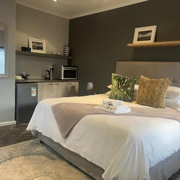 Luxury Suites on Santorini, ξενοδοχείο σε East London