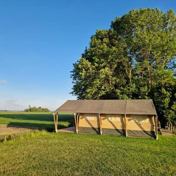 Glamping Safaritent 4 persoons, hotel v destinaci Hindeloopen