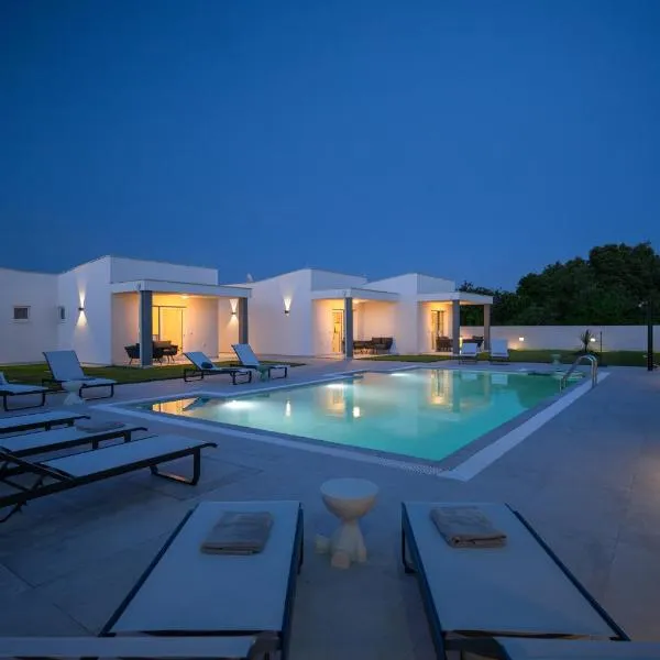 Venti apartments with swimming pool and private parking, hotel v Kožino