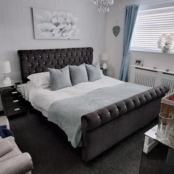 Liverpool Air b and b, hotel in Sefton