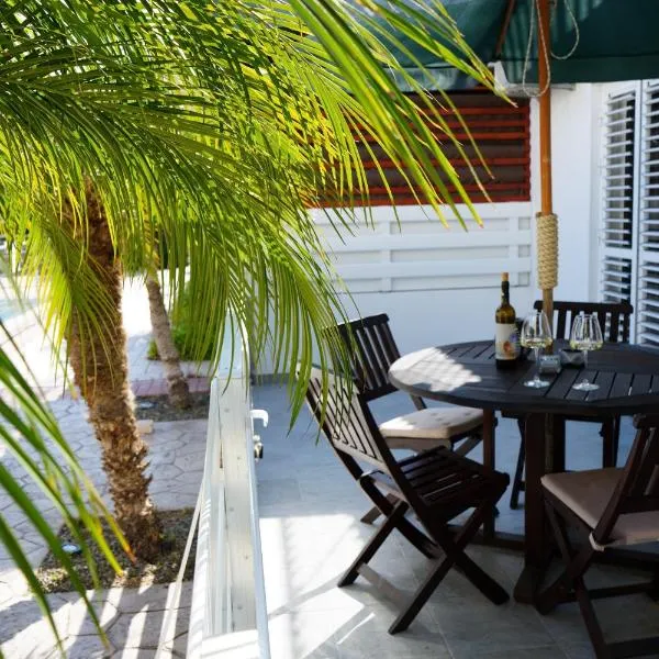 Nomad's Nest - Quiet flat with terrace，位于阿依纳帕的酒店