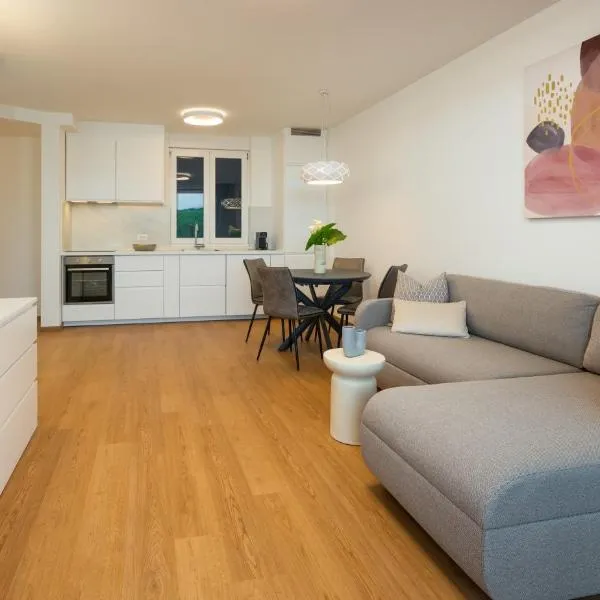 City Center Suite with Private Garage, hotel i Pula