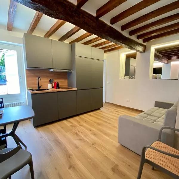 Zenone monolocale Reggio Emilia Historic Center, hotel in Reggio Emilia