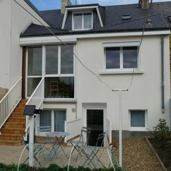 Charmante Mancelle à louer pour évènement circuit 24h, hotel in Le Mans