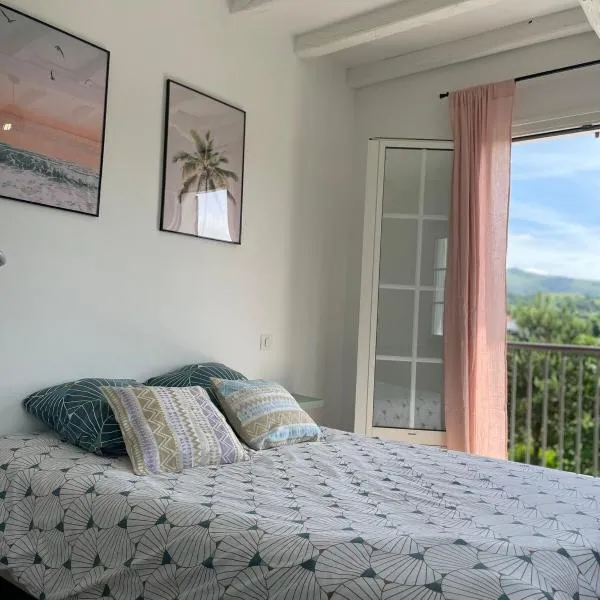 New apartment, mountain view, Espelette, 1er etage, hotel v destinaci Espelette