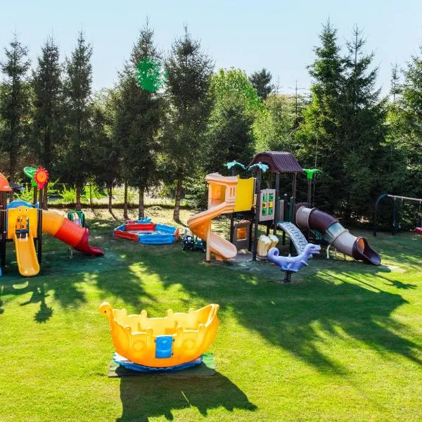 Domki OAZA, khách sạn ở Sarbinowo