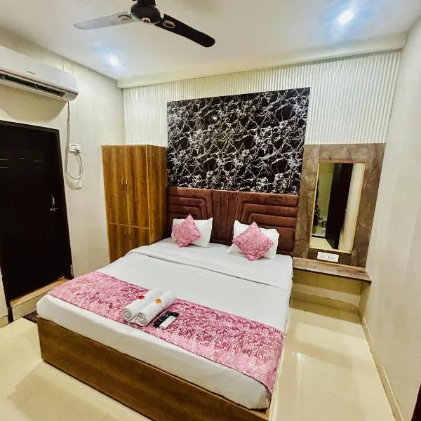 Family stays - Hotel RAJ, hotel en Haridwar