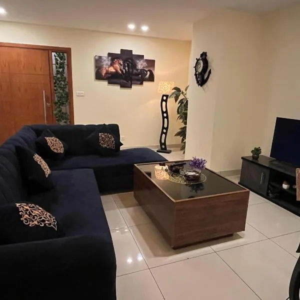 Furnished 2 BHK Luxury Apartment, hotel in Islamabad