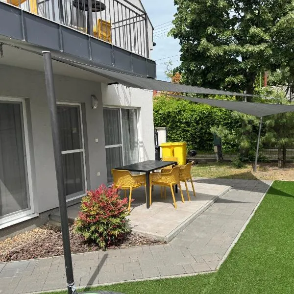 Silver Lelle Apartman Balatonlelle、バラトンレッレのホテル