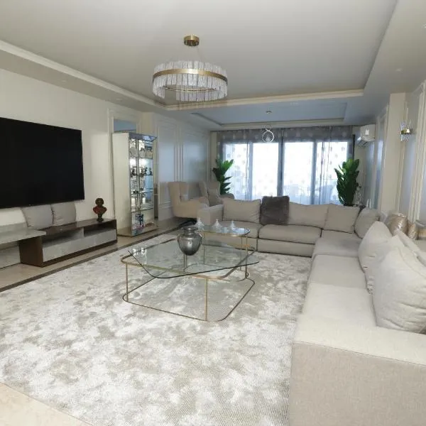 Irama House -Luxury Sea View Apartment in Alexandria, hotel in Alexandria
