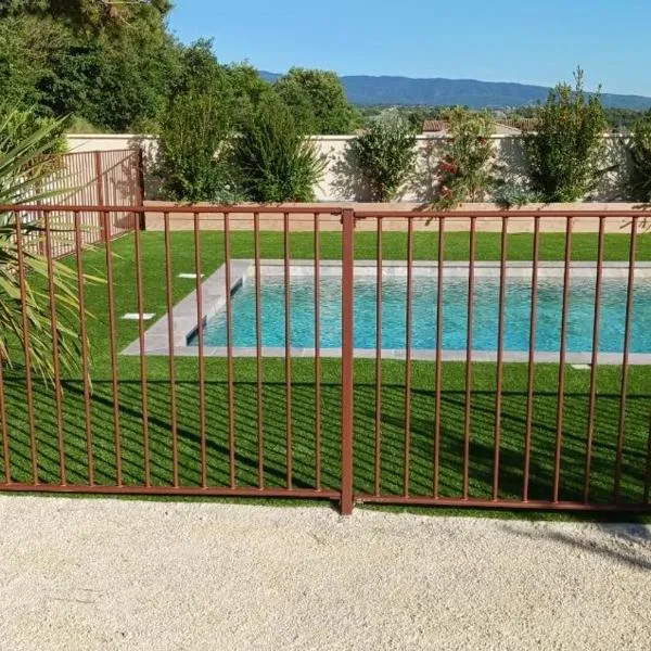 Villa de Marie 10 personnes piscine, hotel a Vaison-la-Romaine