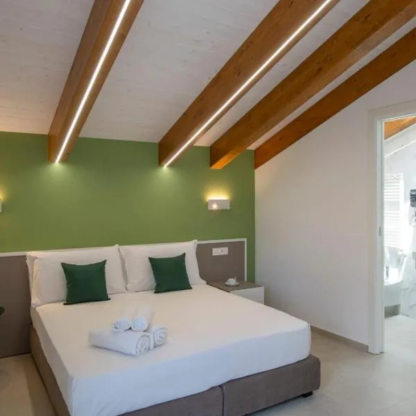 Rossy Palace - Amalficoast Suites, hotell i Agerola