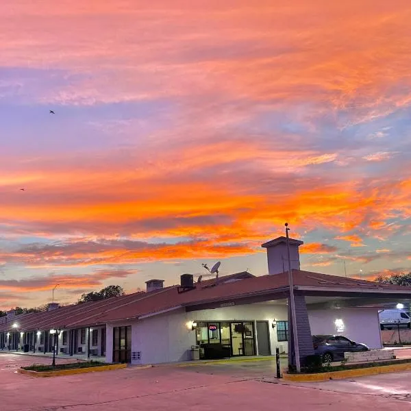 Sunset Inn, hotel in Brady