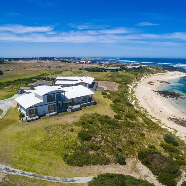 Wytonia Beachfront Accommodation, hotel v destinaci Port Fairy