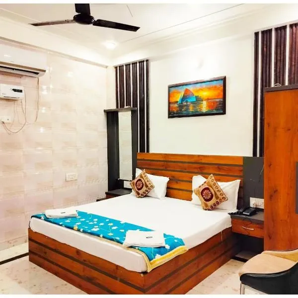 A PREMIUM Hotel Nirmala Palace Ayodhya Near Shri Ram Janmabhoomi and Hanuman Garhi - Railway Station - Restaurant & Parking Facilities - Prime Location With Luxury and Spacious Room - Book Now, hotel v destinaci Ayodhya