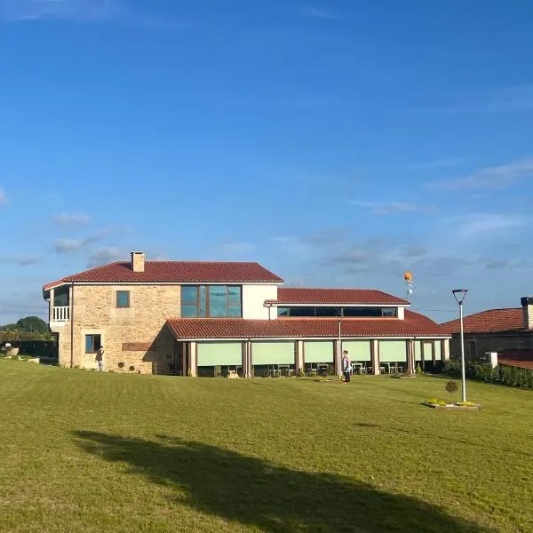 A Casa do Pillado, hotel in Vilariño