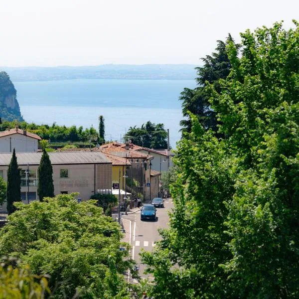 Appartamenti Alla Lanterna, hotel v destinaci Costermano
