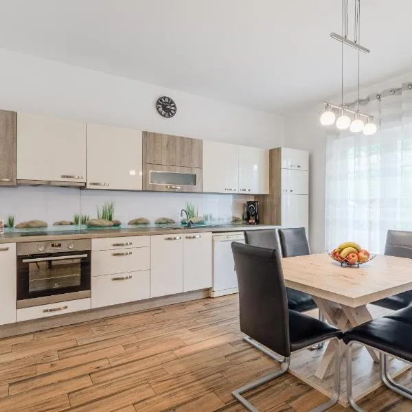 Apartment Stella with Two Bedrooms & Free Parking Spot, hotel v destinaci Bovec