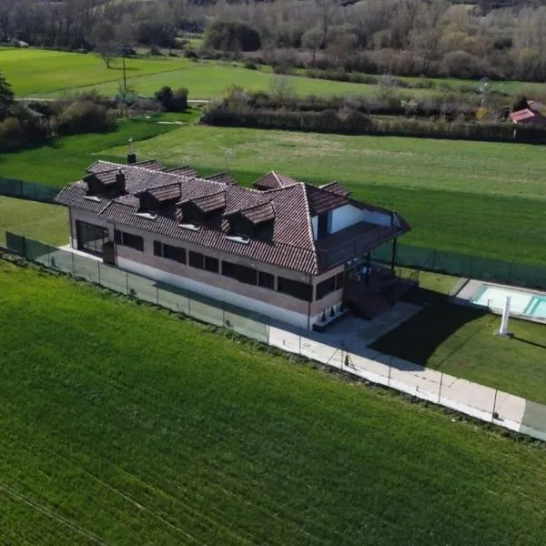 Casa Rural Camino Blanco، فندق في برغش