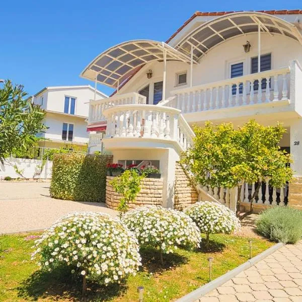 Apartmani Albina, hotel v destinaci Tribunj