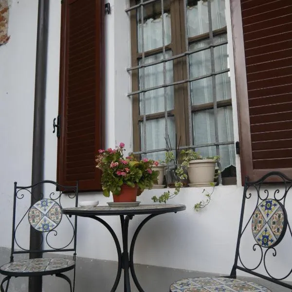 Salita al Borgo Casa in corte privata, hotel in Verzuolo