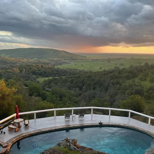 Breathtaking view of the Hills with HotTub, Pool and Pool Table, hotel v destinaci Marble Mountain
