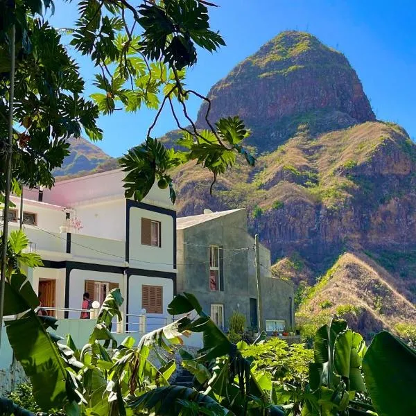 CASA MINGA & TATOL, hotel v destinaci Ribeira Grande
