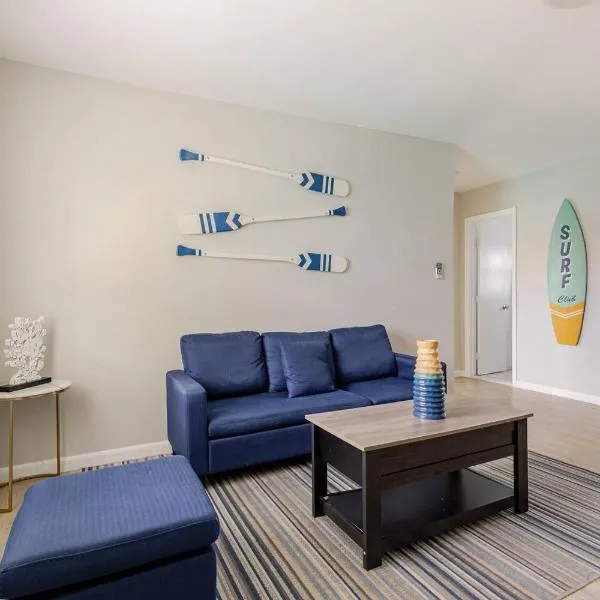 Luxury House With Delightful Beach Style!、デイニア・ビーチのホテル