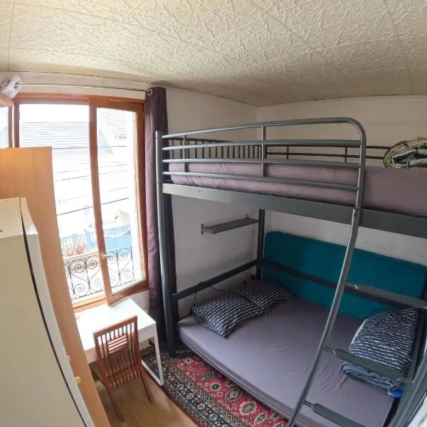 Chambre 2 lits pour 4 personnes métro 5, хотел в Бобини