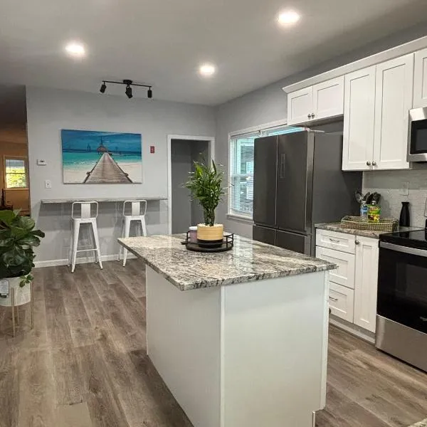 Stylish 5 bedroom near Downtown Providence & Providence College, Hotel in Providence
