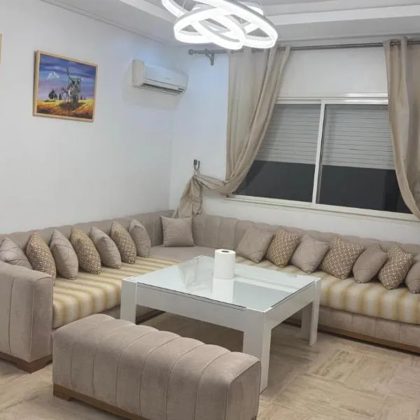 Bel appartement haut standing à côté d'Ibis oujda, hotel v destinaci Udžda