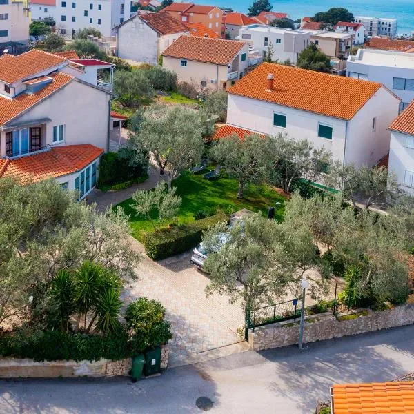 Apartman Brodarica Mladenka, hotel v destinácii Brodarica