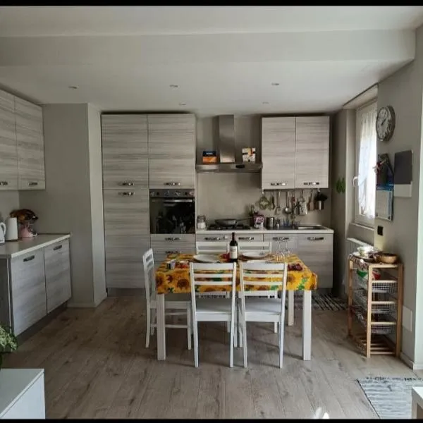 Appartamento tranquillo Ellis Home, hotel in Morbegno