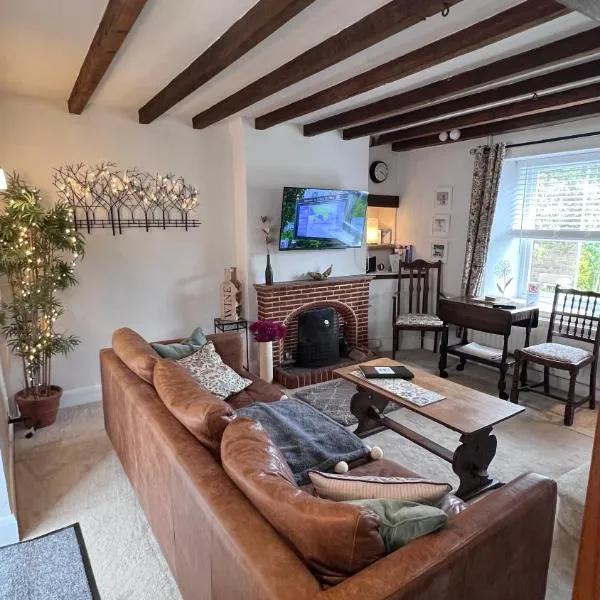 Sunny Hill Cottage Milford with fabulous views near Belper Duffield, hotel v destinácii Belper