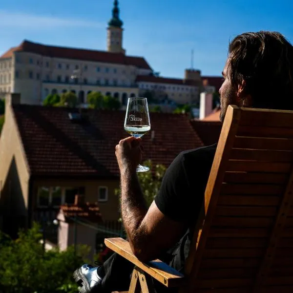 Pension Sebastian a vinný bar Prostě SKLEP, hotel v destinaci Mikulov
