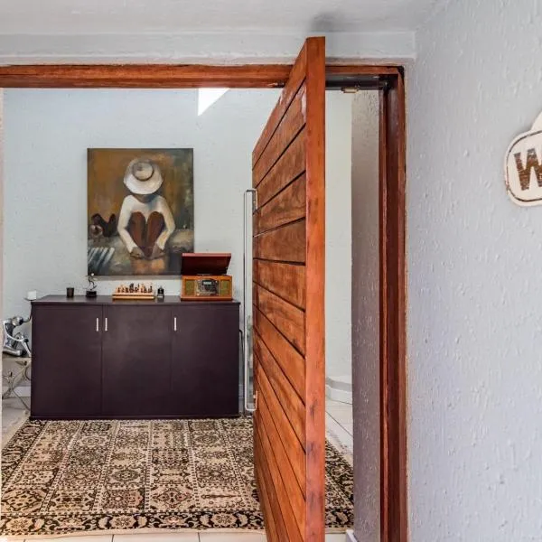 Mind-Body-Soul Guesthouse on Featherbrooke Estate, Krugersdorp, South Africa, hotel v destinaci Krugersdorp