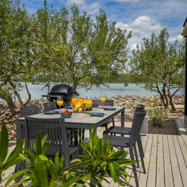 TheBeachVilla 1, hotel in Tisno