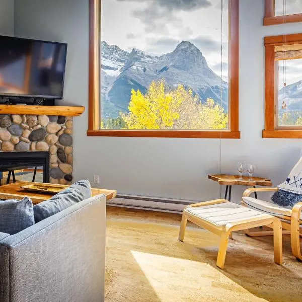 Ha Ling Haven - Penthouse with Shared Rooftop Hot Tub, hotel Canmore-ban